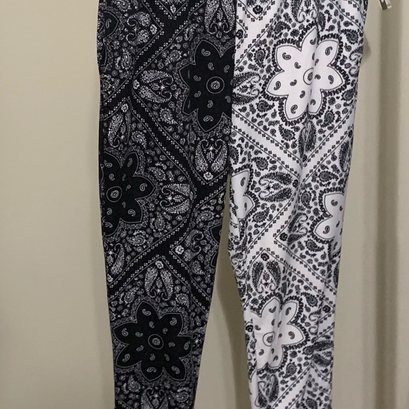 Pants black with white tie in the bottom - Picture 1 of 6